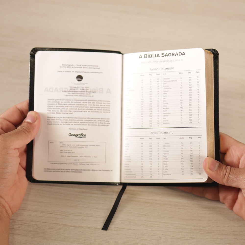 Bíblia Slim Compacta | NVI | Capa Preta