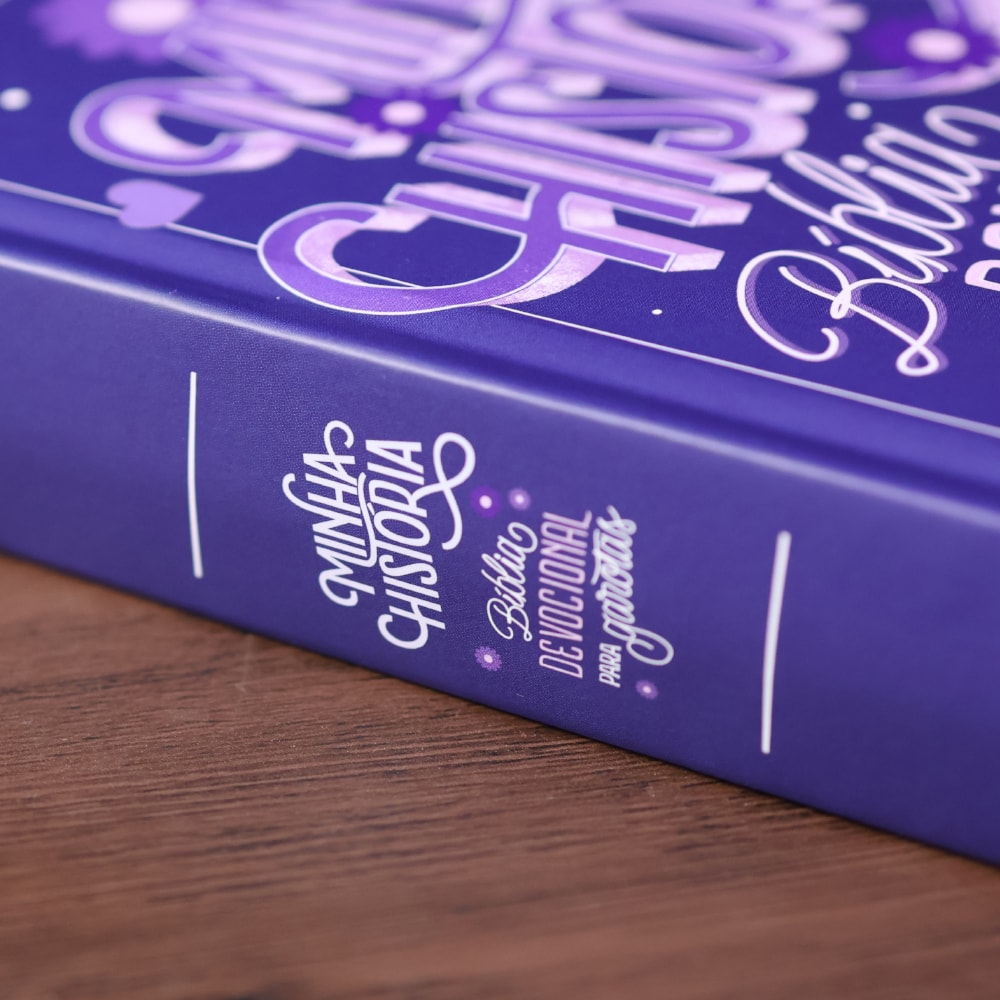 Bíblia Devocional Para Garotas | NVT | Letra Grande | Capa Dura Lettering