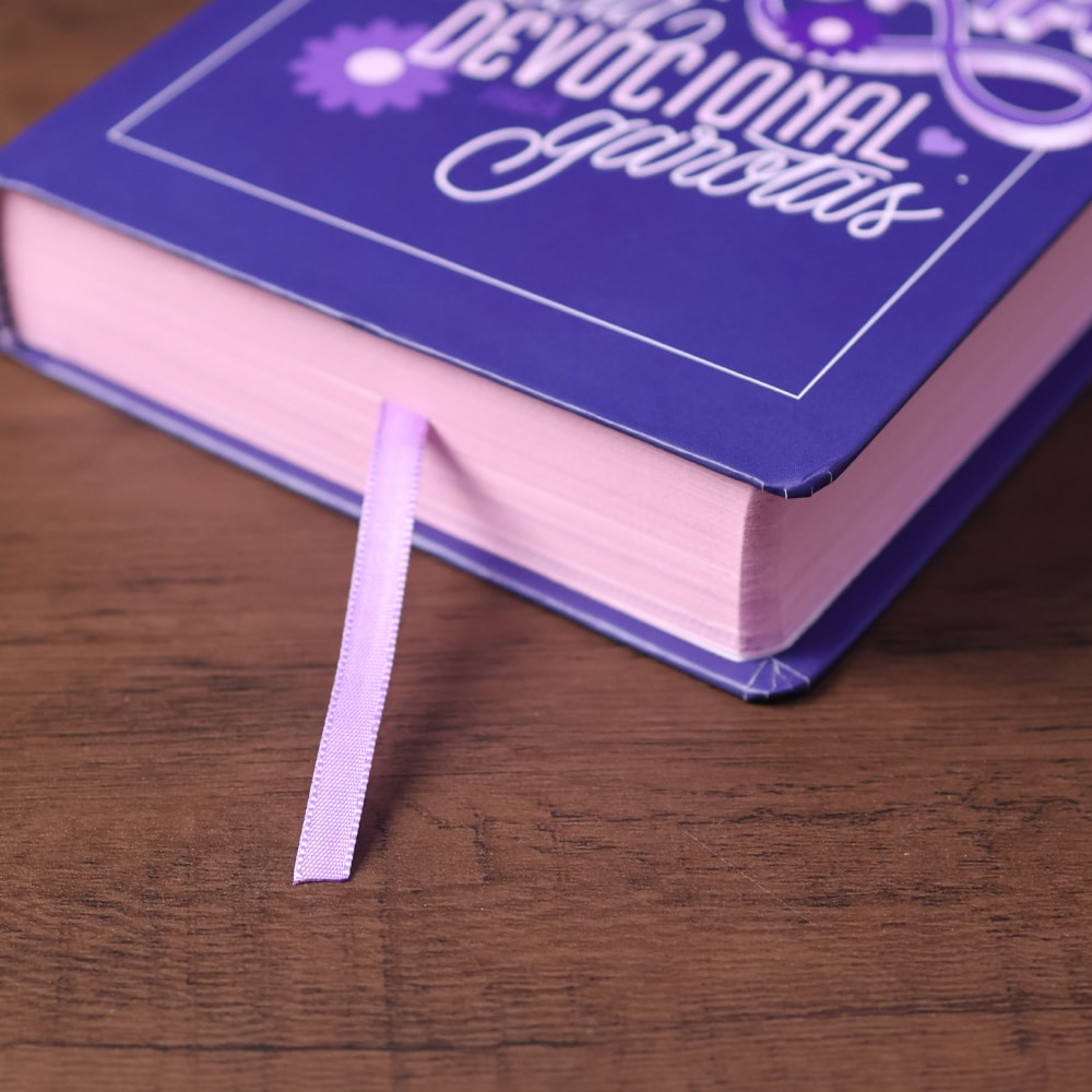 Bíblia Devocional Para Garotas | NVT | Letra Grande | Capa Dura Lettering