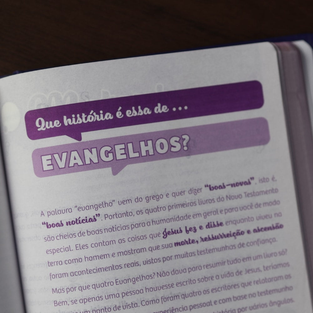 Bíblia Devocional Para Garotas | NVT | Letra Grande | Capa Dura Lettering