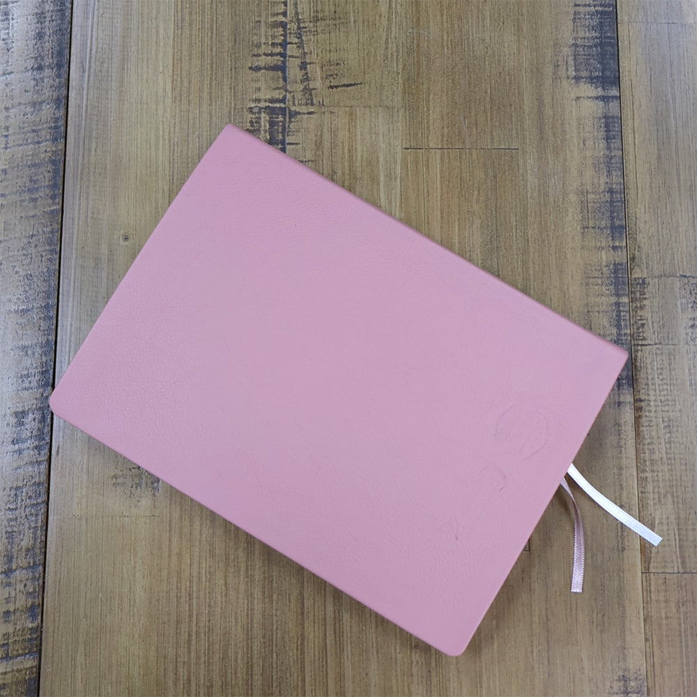 Bíblia Sagrada | NAA | Letra Normal | Capa Couro Legítimo Rosa