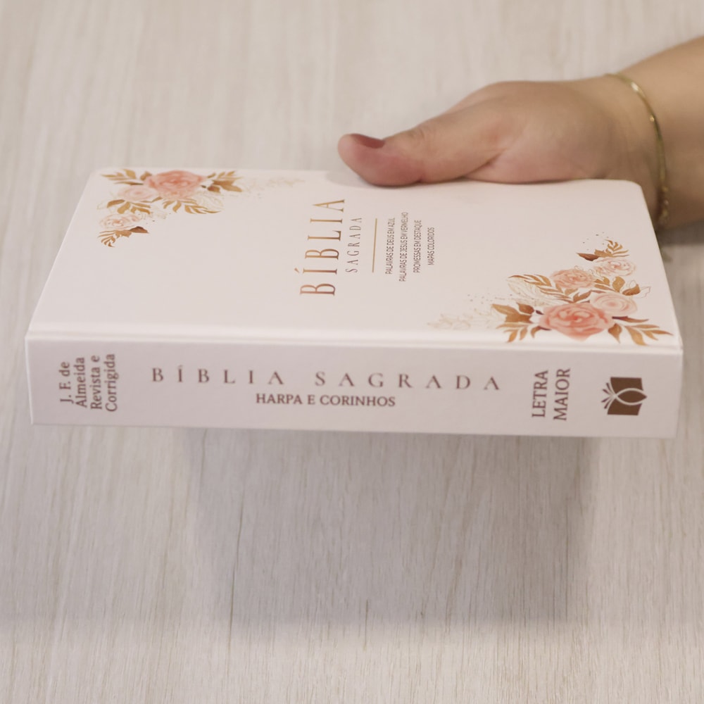 Bíblia Sagrada Flores | ARC | Letra Maior | Harpa e Corinhos | Capa Dura