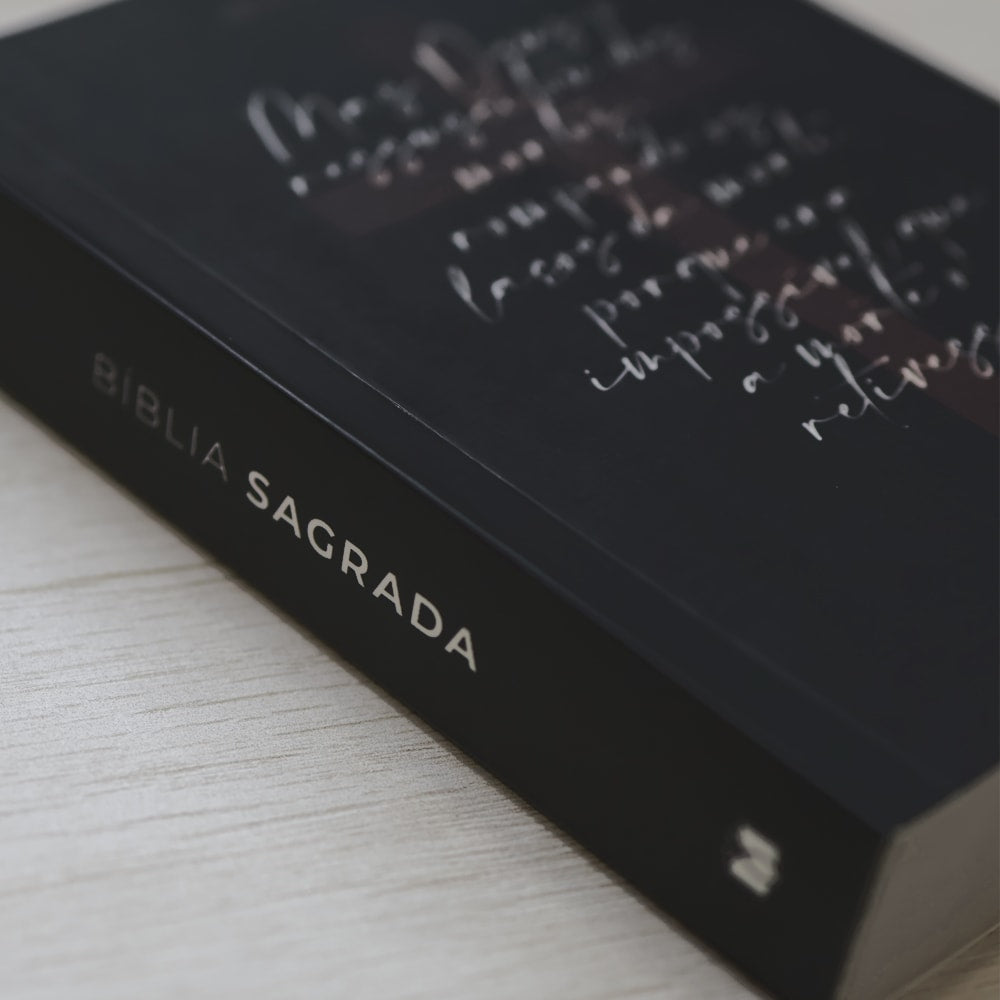 Bíblia Sagrada Média Cruz A Morte Não Pode Vencer | ARC | Capa Brochura