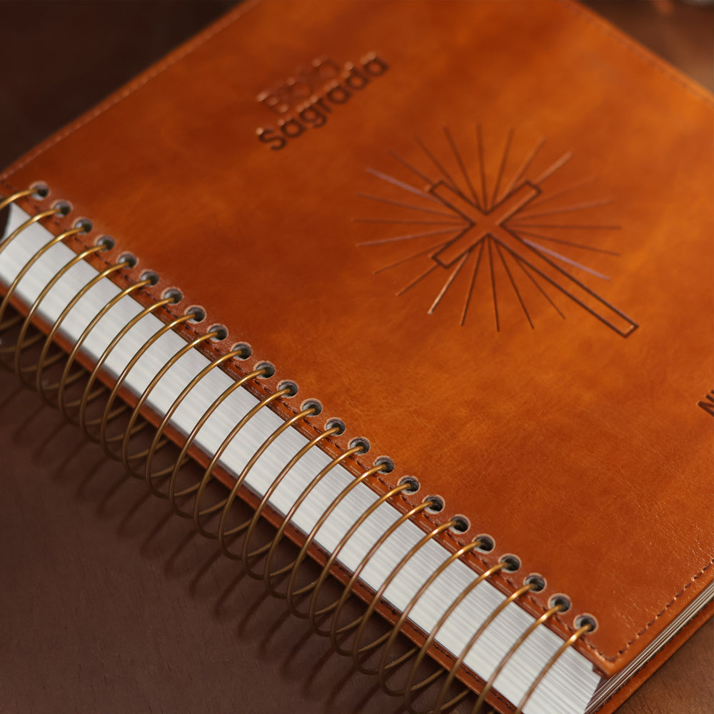 Bíblia Sagrada Espiral | NVI | Espaço Para Anotações | Bible Journaling | Couro Soft