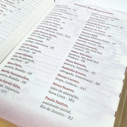 Bíblia de Toda Mulher | NAA | Capa Luxo Vinho