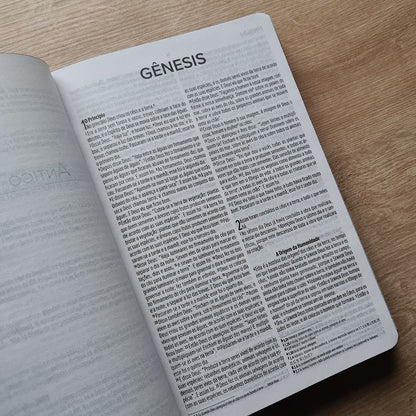 Bíblia Jesus Copy Sticker | NVI | Capa Dura Preta