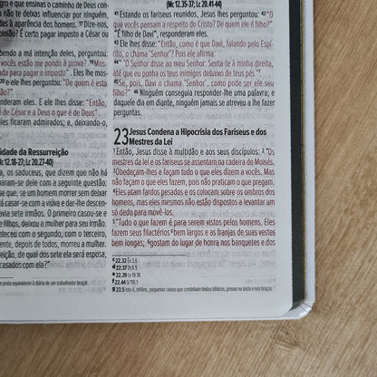 Bíblia Jesus Copy Sticker | NVI | Capa Dura Preta