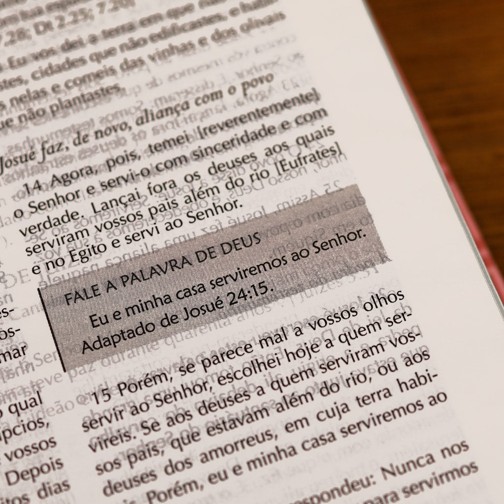 Bíblia Campo de Batalha da Mente | NVA | Letra Normal | Capa Luxo Rosa