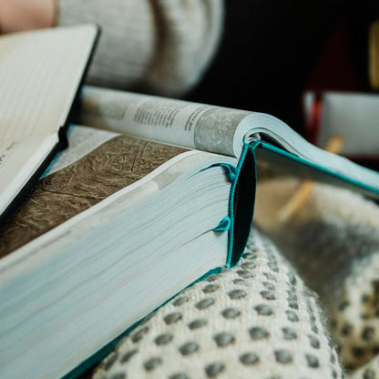 Bíblia De Estudo Thomas Nelson | NVI | Letra Normal | Capa Dura Turquesa