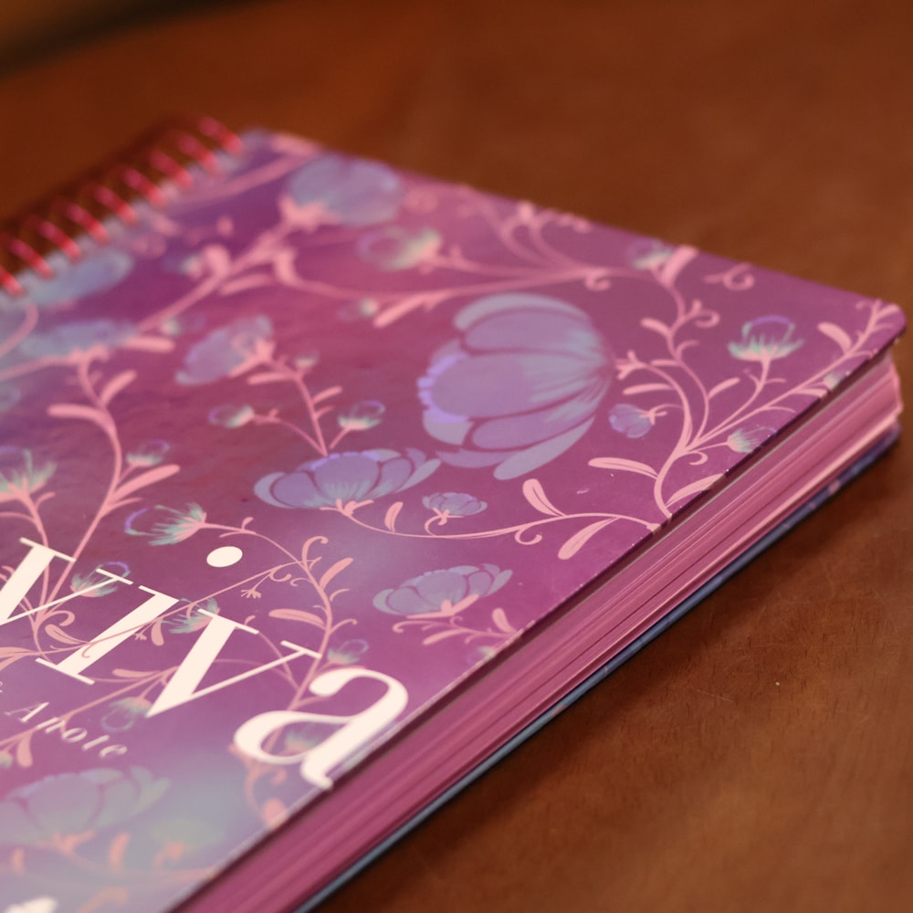 Nova Bíblia Viva Com Espaço para Anotação | Letra Normal | Capa Espiral Flores do Campo