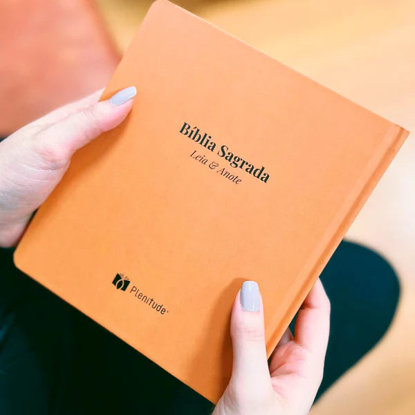 Biblia Sagrada Centesima  NVI  Letra Normal  Espaco P/ Anotacao  Capa Dura