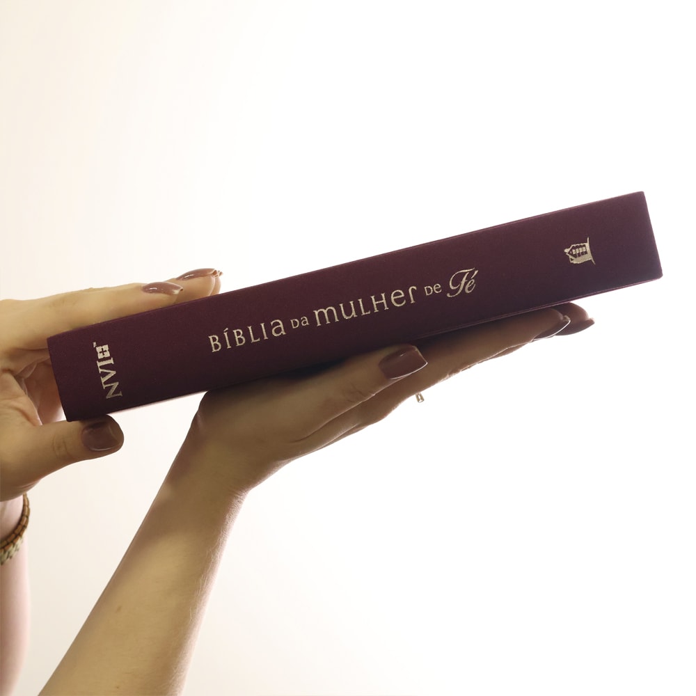 Bíblia da Mulher de Fé | NVI | Letra Grande | Capa Dura | Tecido Vinho Aquarela