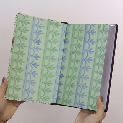 Bíblia da Mulher de Fé | NVI | Letra Grande | Capa Dura | Tecido Vinho Aquarela