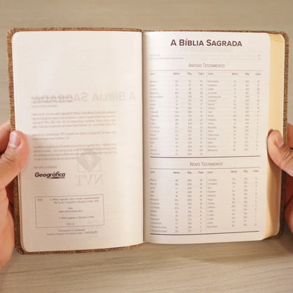 Bíblia Sagrada | NVT | Letra Normal | Capa  Luxo Madeira Escura