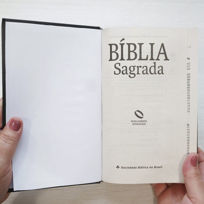Bíblia Sagrada Cruz Preta | NAA | Letra Normal | Capa Dura