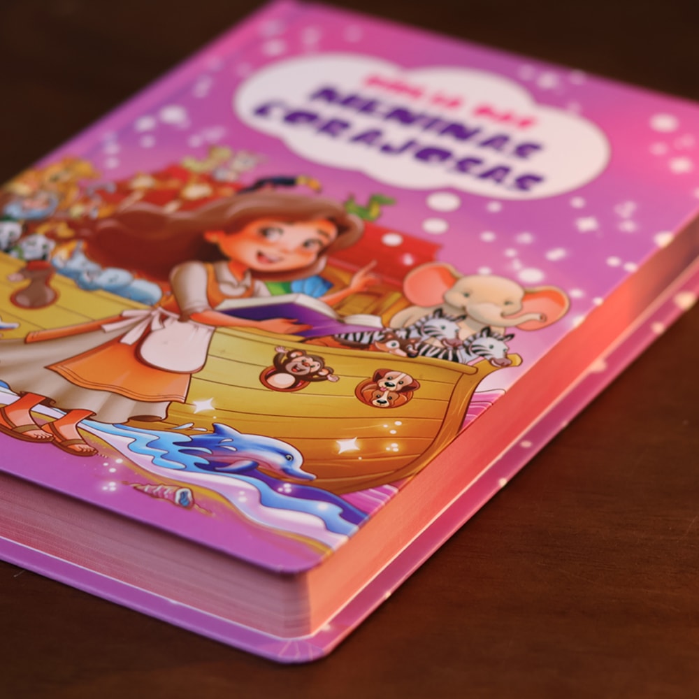 Bíblia das Meninas Corajosas | ARC | Capa Dura Lilás | Harpa Avivada e Corinhos