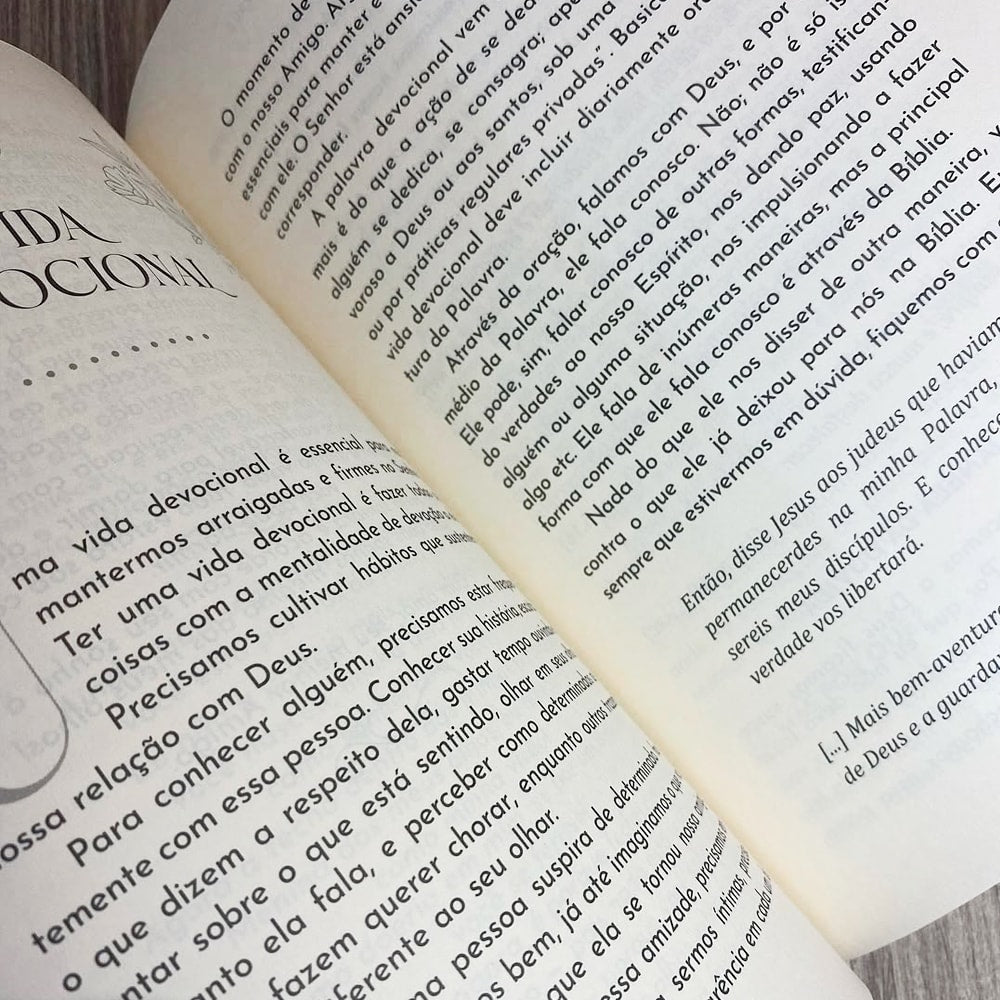 Primeiro O Escudo Depois O Buque | Lenara Padilha