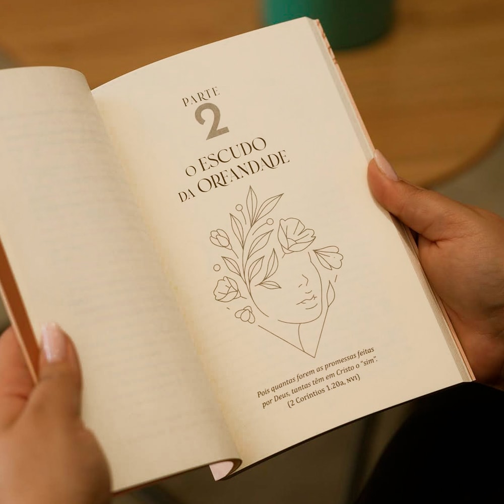 Primeiro O Escudo Depois O Buque | Lenara Padilha