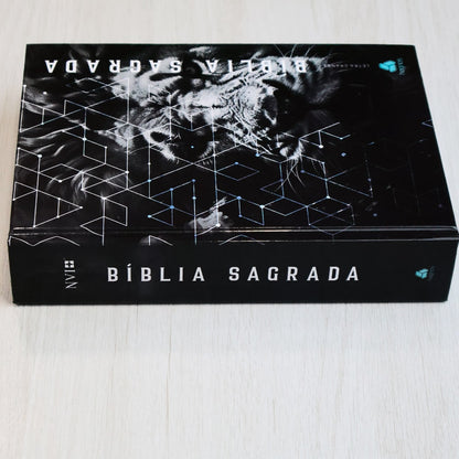 Bíblia Sagrada | NVI | Letra Grande | Capa Dura Leão Grafite