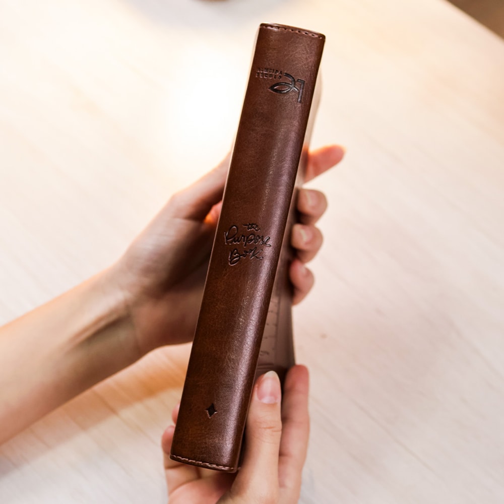 Bíblia The Purpose Book | A21 | Capa Couro Soft Marrom Paisagem