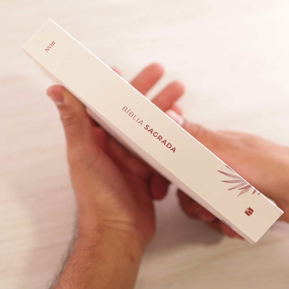 Bíblia Sagrada Floral Rosê | NVI | Letra Normal | Capa Brochura
