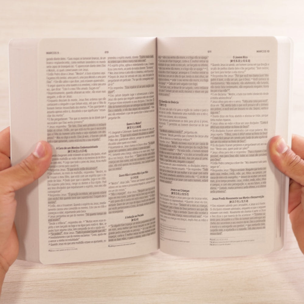 Bíblia Sagrada Floral Rosê | NVI | Letra Normal | Capa Brochura