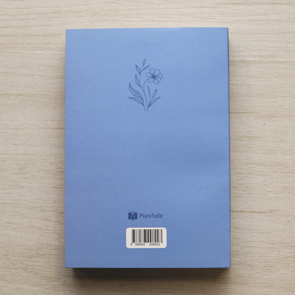 Bíblia Sagrada Flor Minimalista Azul | NAA | Letra Normal | Capa Ilustrada