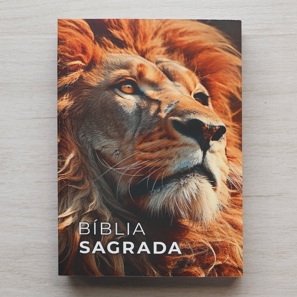 Bíblia Sagrada Leão Supreme | NAA | Letra Normal | Capa Ilustrada