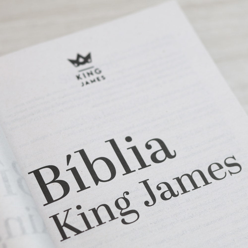 Bíblia Sagrada O Nome Sobre Todo Nome | King James | Letra Normal | Capa Brochura