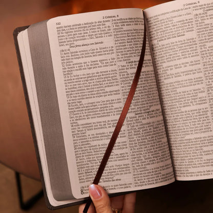 Bíblia Sagrada Arabesco e Cruz | KJA | Letra Maior| Capa Dura