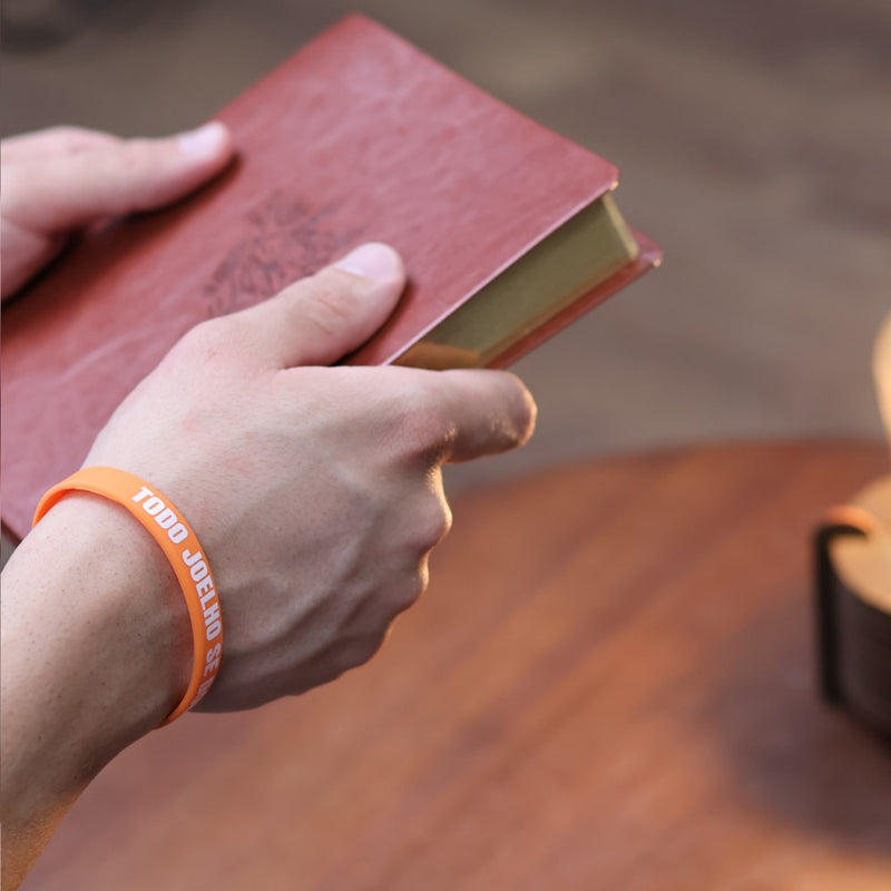 Pulseira de Silicone Laranja | Todo Joelho Se Dobrará