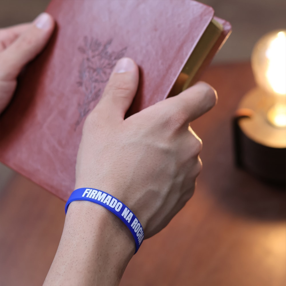 Pulseira de Silicone Azul Royal | Firmado na Rocha