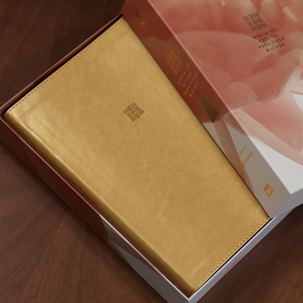 Biblia de Estudo Para Toda Mulher  NVT  Capa Bege