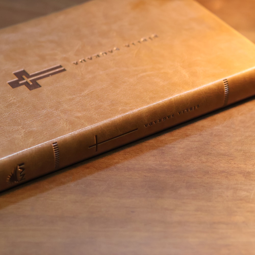 Biblia Sagrada  NVI  Letra Grande  Marrom