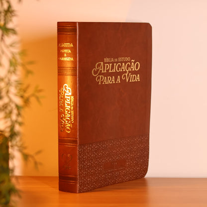 Bíblia de Estudo Aplicação Para Vida | ARC | Full Color | Capa PU Luxo Marrom