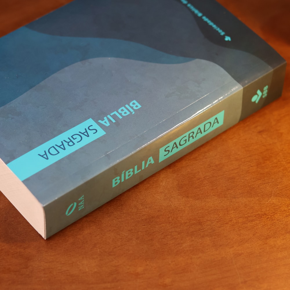 Bíblia Sagrada Montanha | NAA | Capa Brochura Azul