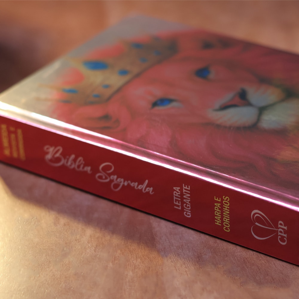 Bíblia Sagrada Leão Rosa | ARC | Letra Gigante | Harpa Avivada e Corinhos | Capa Dura