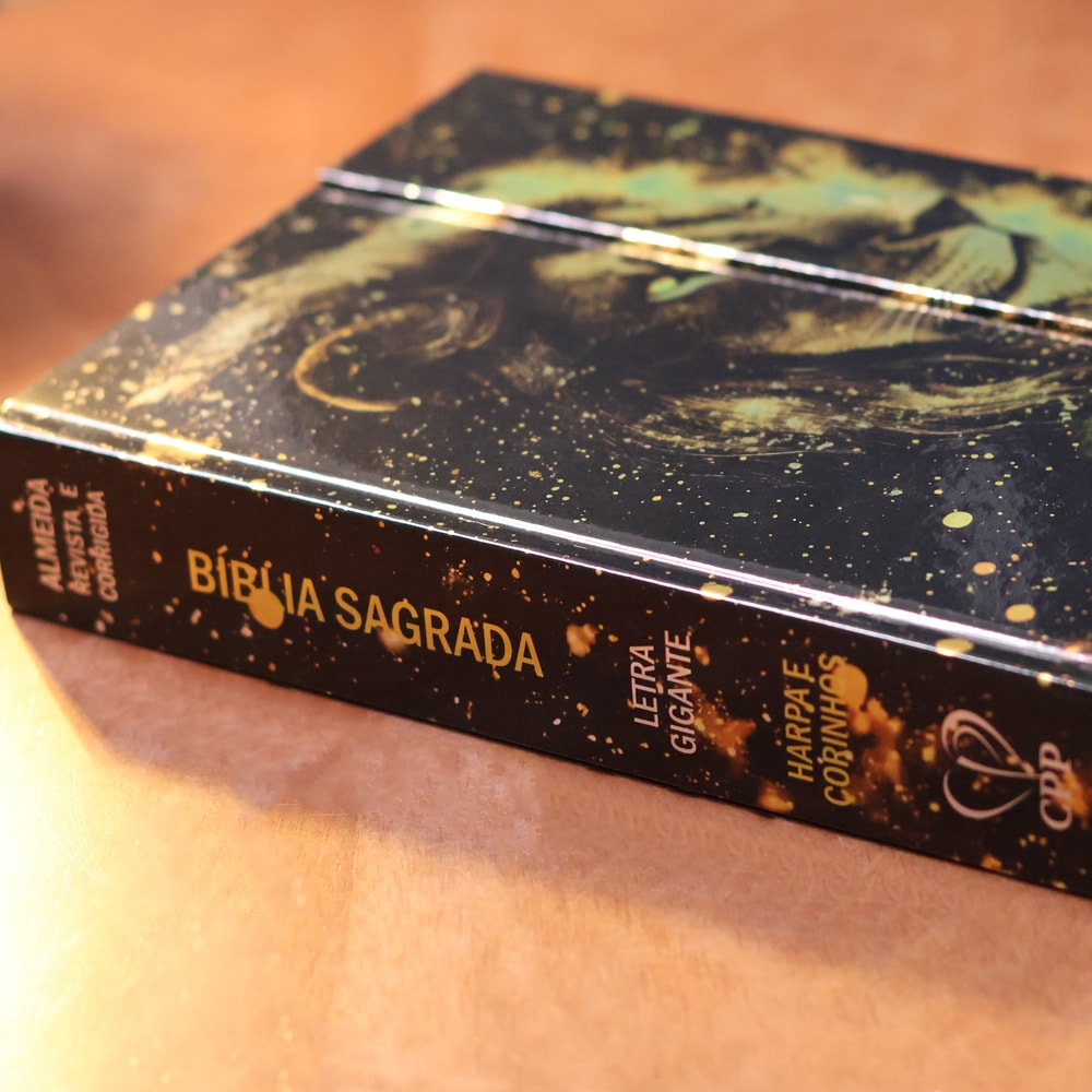 Bíblia Sagrada Leão Dourado | ARC | Letra Gigante | Harpa Avivada e Corinhos | Capa Dura Carteira