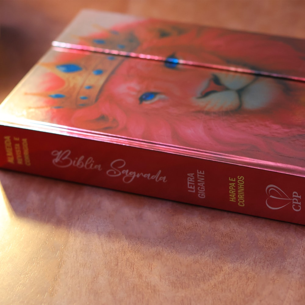 Bíblia Sagrada Leão Rosa | ARC | Letra Gigante | Harpa Avivada e Corinhos | Capa Dura Carteira