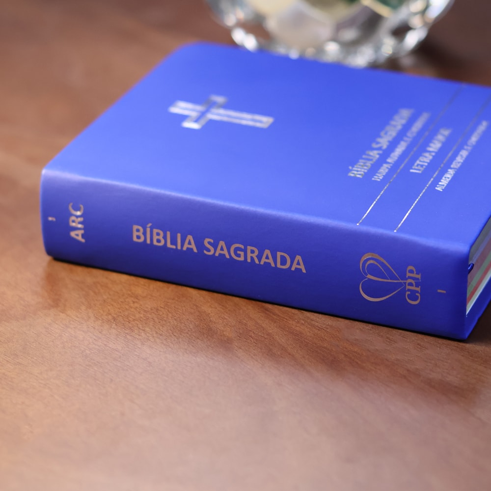 Bíblia Sagrada Cruz Azul Média | ARC | Letra Maior | Harpa Avivada e Corinhos | Capa Premium Luxo