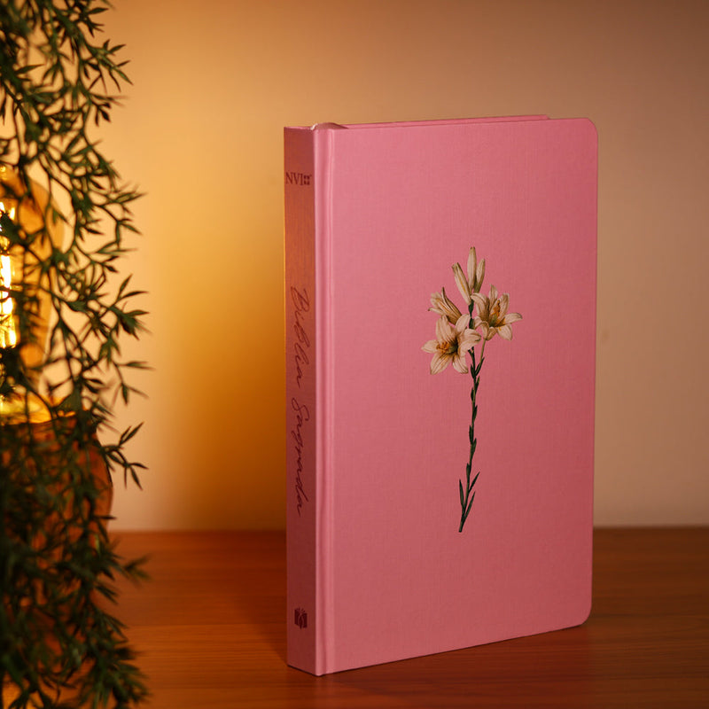 Bíblia Sagrada Lírios | NVI | Letra Maior | Capa Dura Rosa