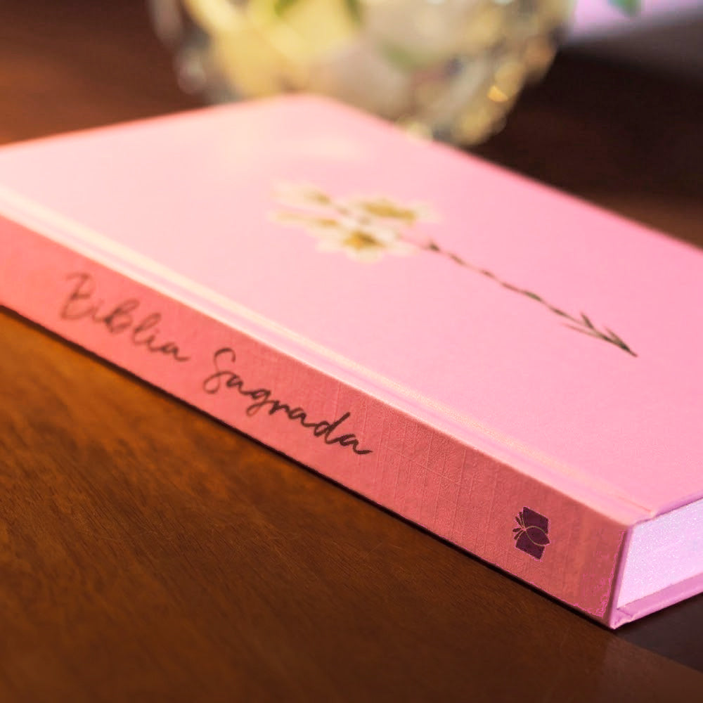 Bíblia Sagrada Lírios | NVI | Letra Maior | Capa Dura Rosa