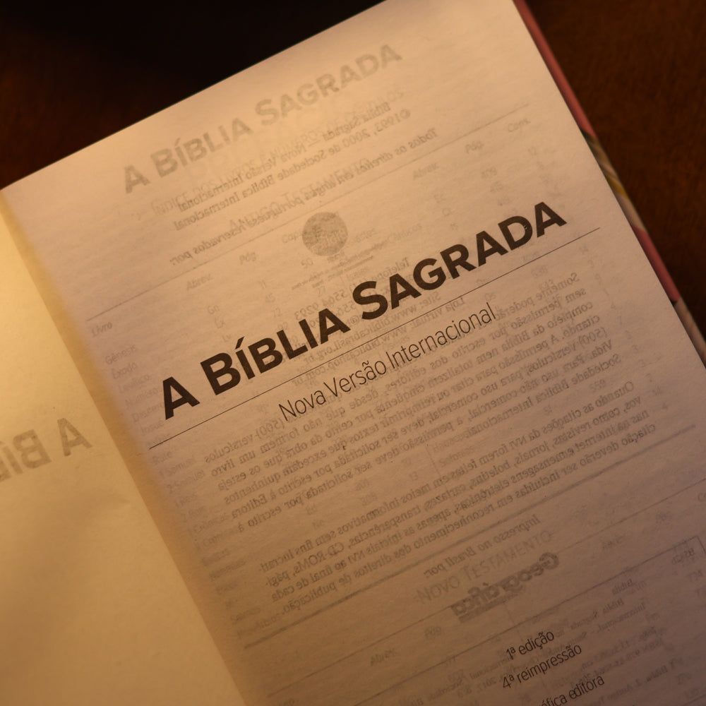 Bíblia Sagrada Lírios | NVI | Letra Maior | Capa Dura Rosa