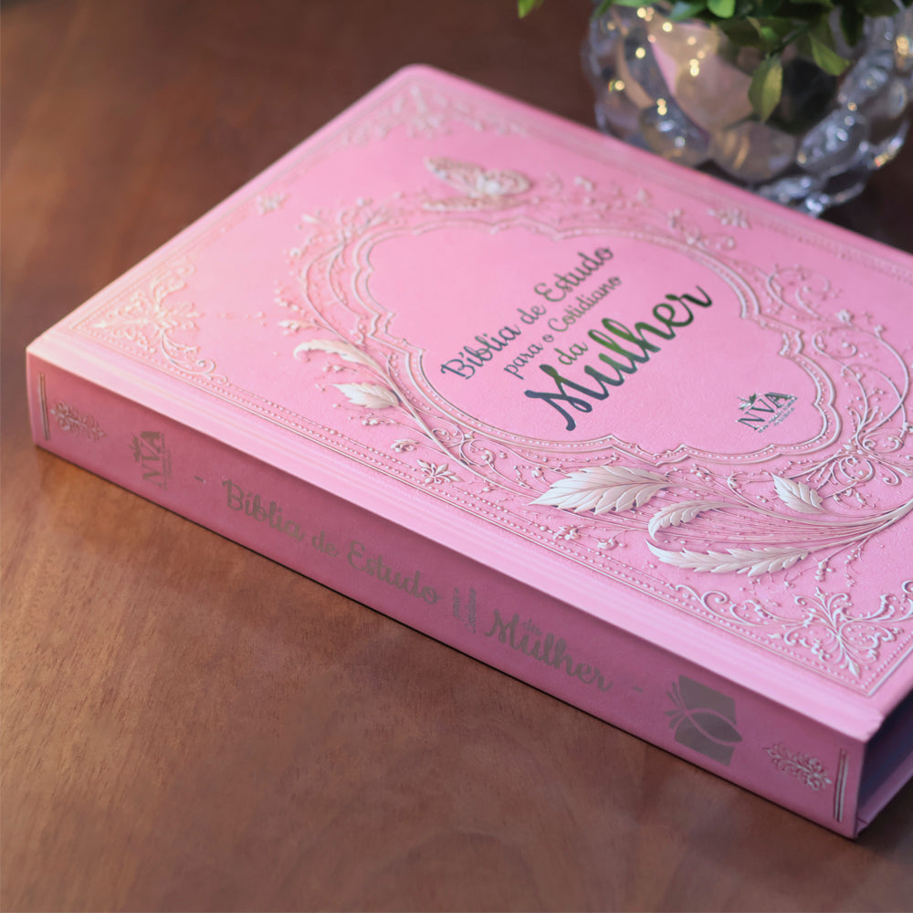 Bíblia de Estudo Para o Cotidiano da Mulher | NVA | Full Collor | Capa Dura Rosa Com Folhas