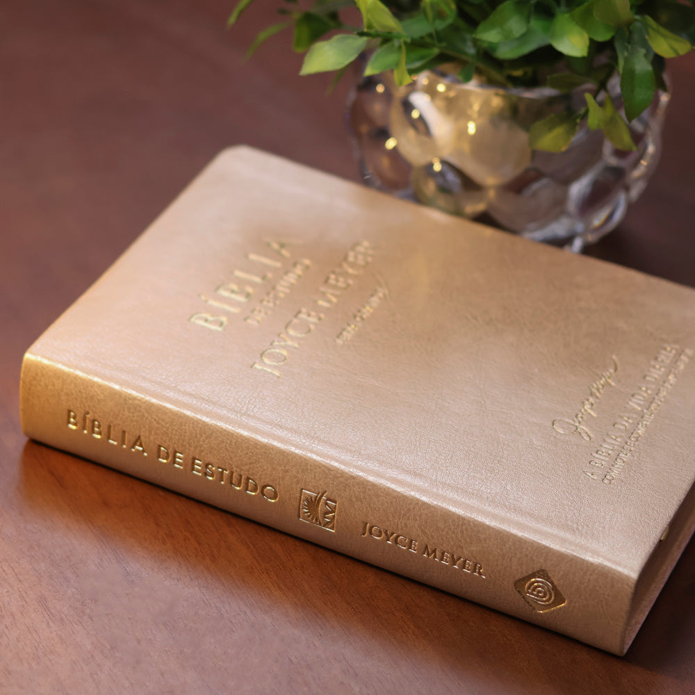 Bíblia De Estudo Joyce Meyer | NVI | Letra Média | Capa Dourada