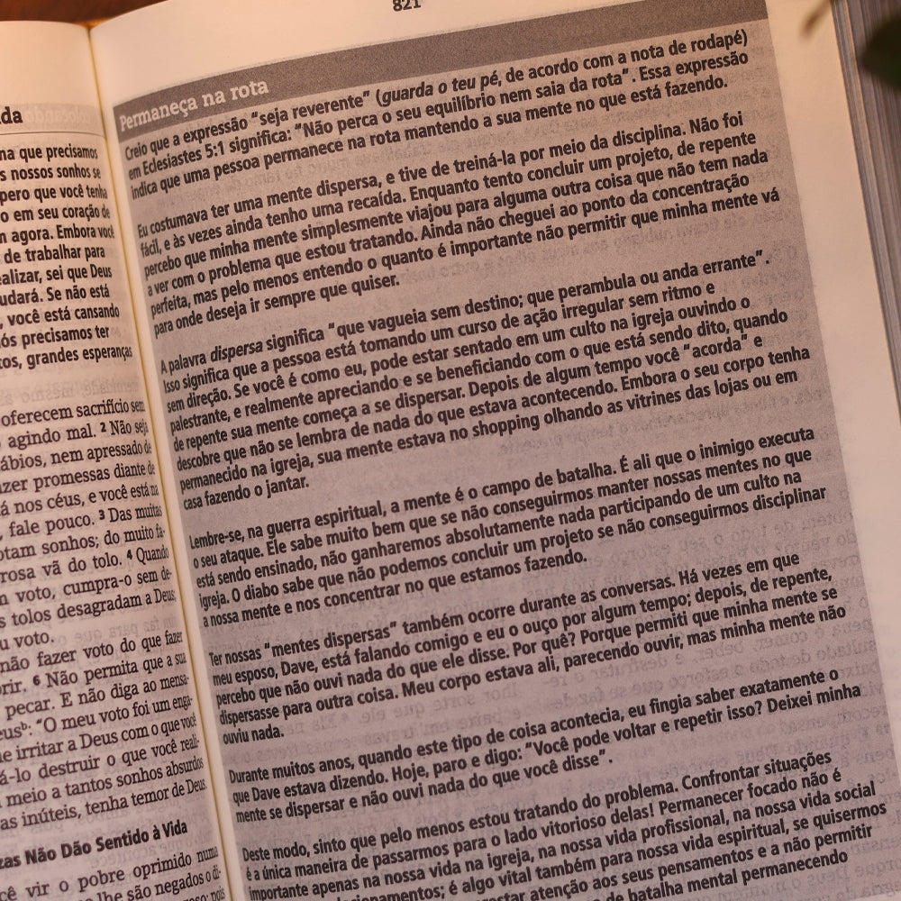 Bíblia De Estudo Joyce Meyer | NVI | Letra Grande | Capa Dourada